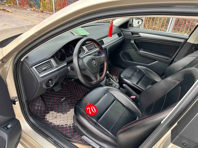 Volkswagen Bora 2018 1.5L automatic fashion model — photograph 4