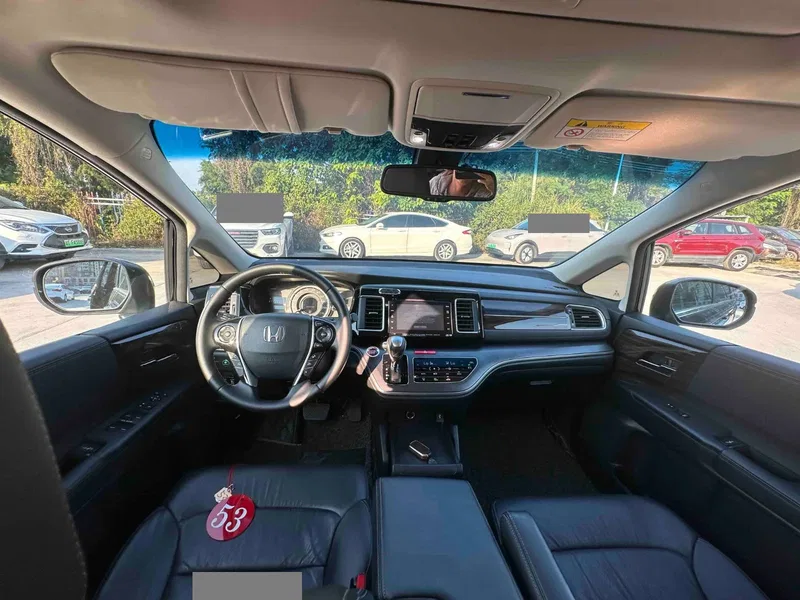 Honda Elysion 2016 2.4L Supreme Edition — photograph 6