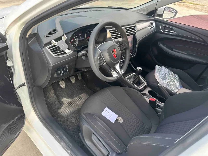 Roewe I5 2020 1.5L Manual 4G Interconnected Linghao Edition — photograph 4