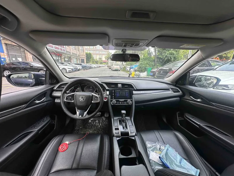 Honda Civic 2019 220TURBO CVT Combustion Edition — photograph 6