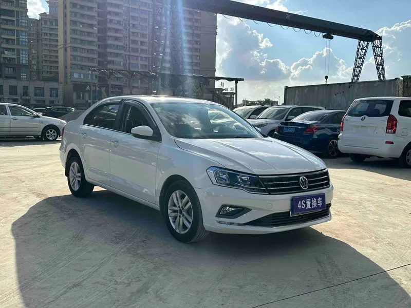 Volkswagen Jetta 2017 1.5L automatic fashion model — photograph 3