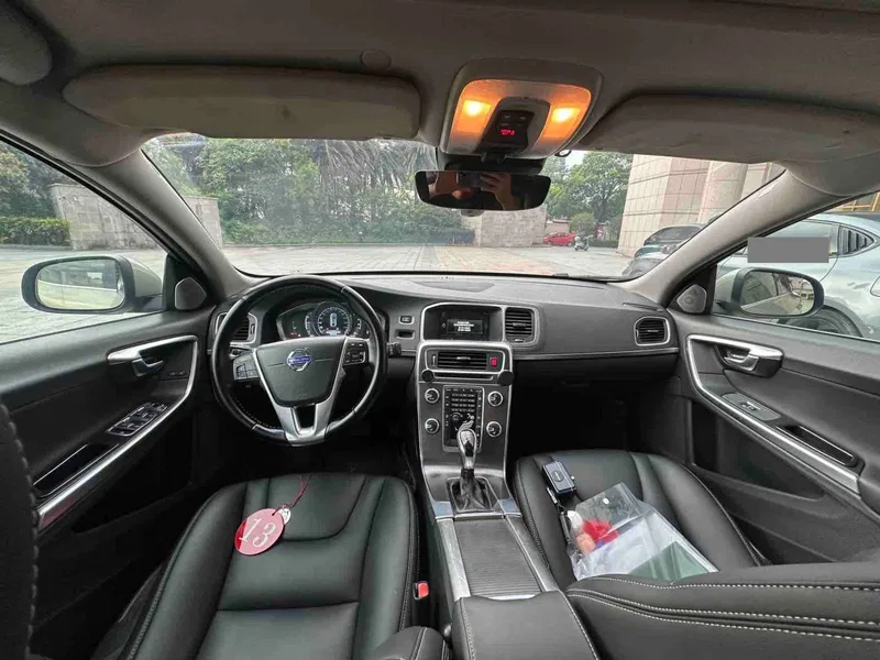 Volvo S60 2015 S60L T5 Zhiyu Edition — photograph 4