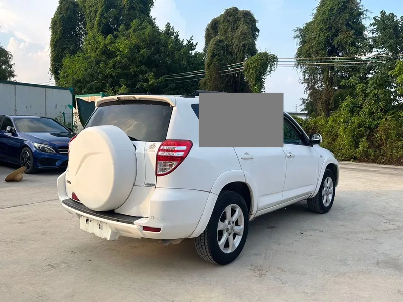 Toyota RAV4 2011 2.4L Auto 4WD Deluxe Edition — photograph 9