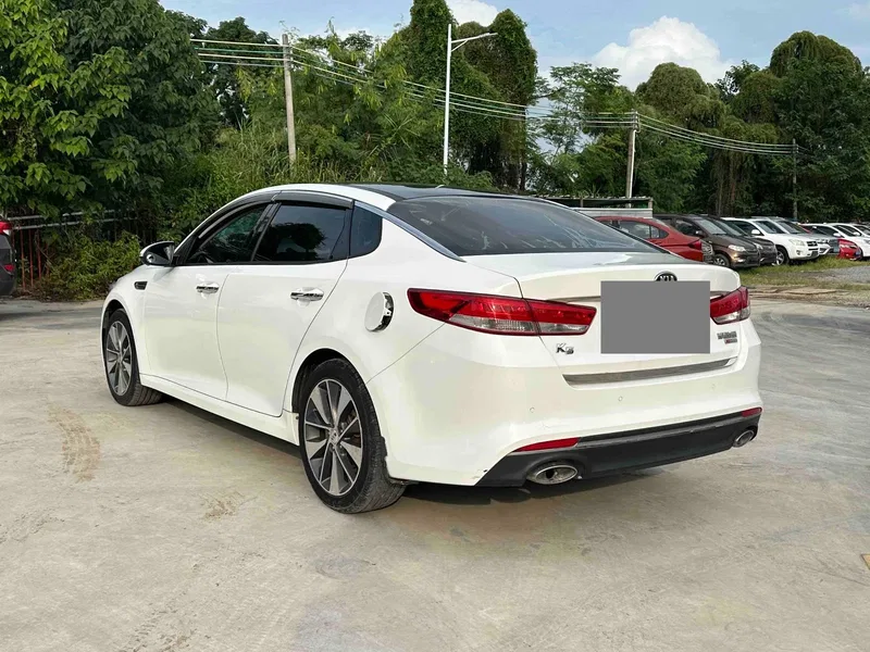 Kia K5 2017 2.0L Automatic 15th Anniversary Special Edition — photograph 7