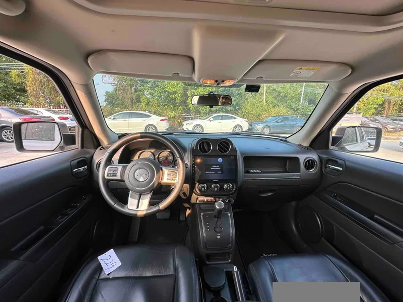 Jeep Free guest 2015 2.0L sports version — photograph 6