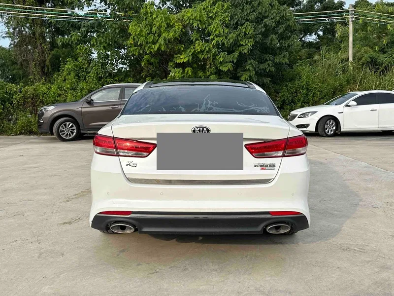 Kia K5 2017 2.0L Automatic 15th Anniversary Special Edition — photograph 8
