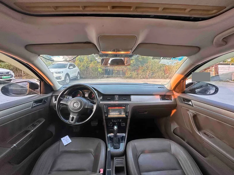 Volkswagen Bora 2014 1.6L Auto Comfort Model — photograph 6