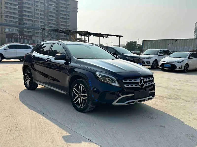 Mercedes-Benz GLA Class 2017 GLA 200 Fashion — photograph 3