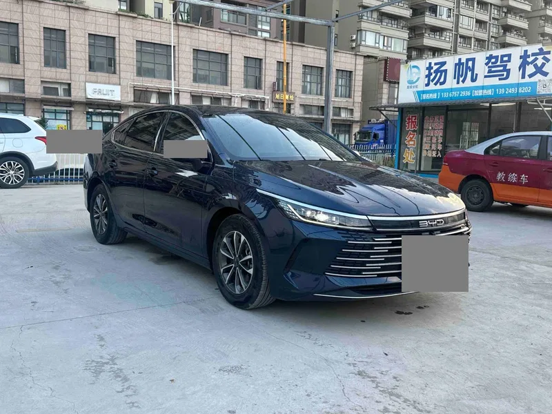 BYD Qin PLUS 2023 Champion Edition DM-i 55KM Leading Model — photograph 3
