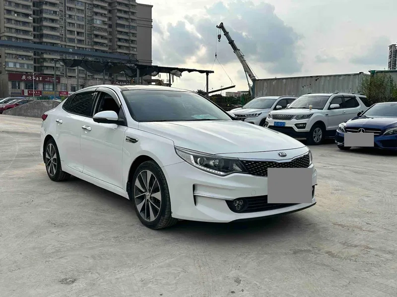 Kia K5 2017 2.0L Automatic 15th Anniversary Special Edition — photograph 3
