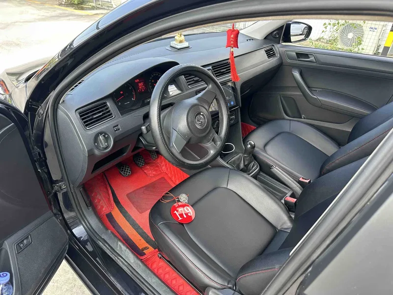 Volkswagen Santana Manual Fashion Edition — photograph 4