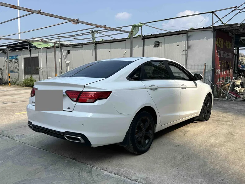 Geely Emgrand GL 2018 1.8L Automatic Elite Zhilian — photograph 9