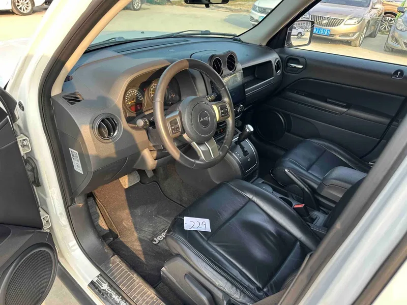 Jeep Free guest 2015 2.0L sports version — photograph 4