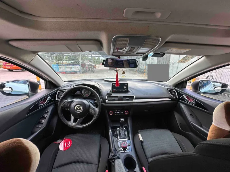 Mazda Axela Onksera 2014 sedan 1.5L automatic luxury model — photograph 6