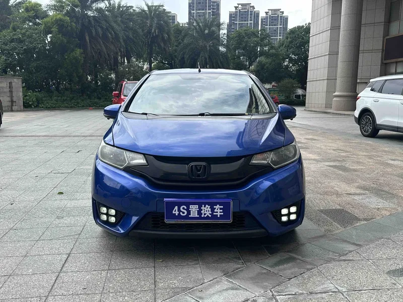 Honda Fit 2014 1.5L LX CVT Comfort Model — photograph 2