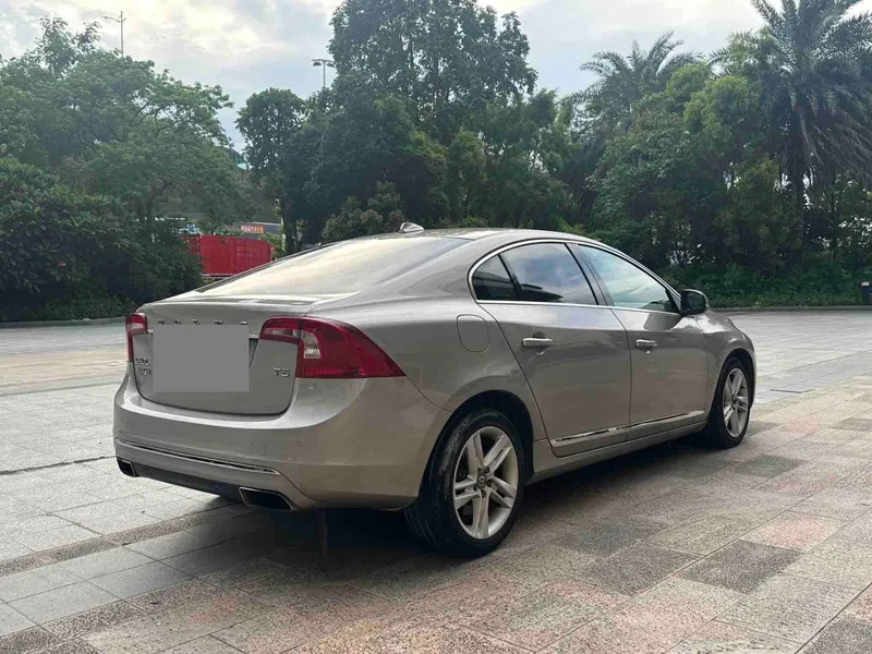 Volvo S60 2015 S60L T5 Zhiyu Edition — photograph 9