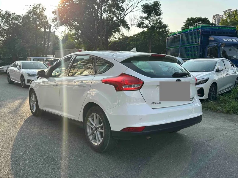 Ford Focus 2017 hatchback EcoBoost 125 automatic super fashion smart version — photograph 7