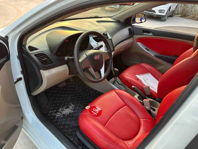 Hyundai Rena 2016 1.4L Automatic Intelligent GLS — photograph 4