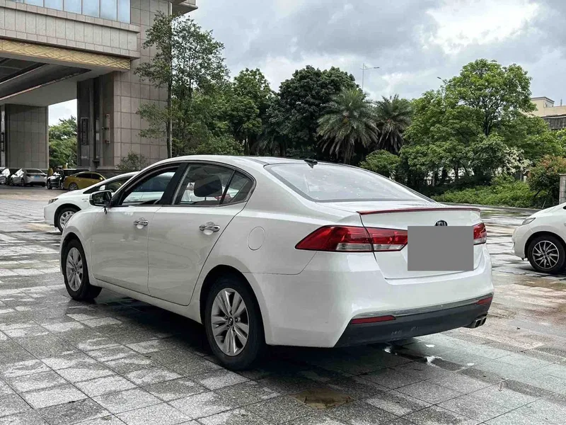 Kia K4 2014 1.8L Automatic GLS — photograph 7