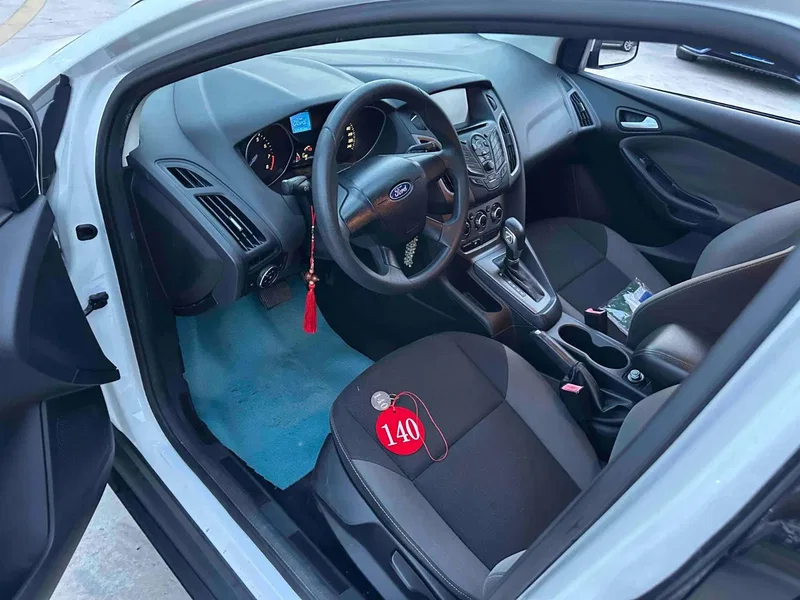 Ford Focus 2012 hatchback 1.6L automatic comfort model — photograph 4