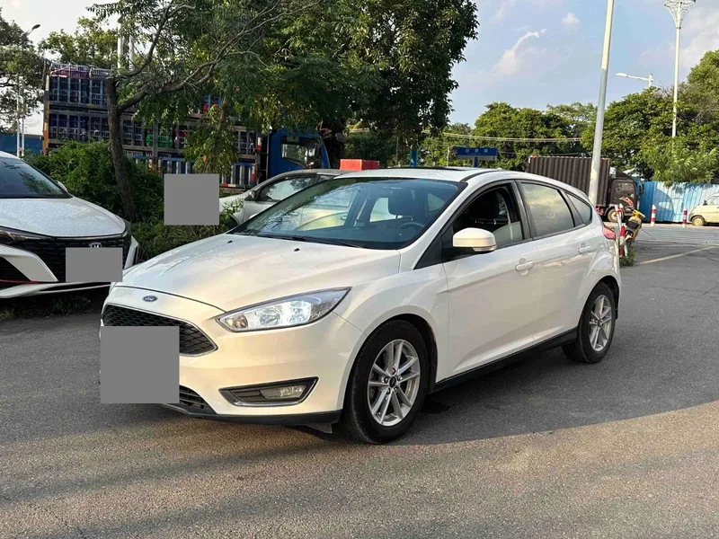 Ford Focus 2017 hatchback EcoBoost 125 automatic super fashion smart version — photograph 1