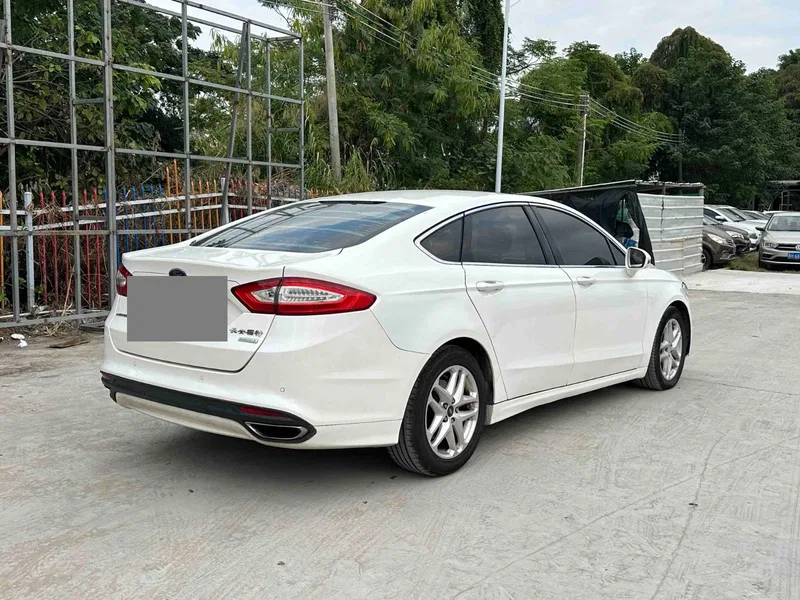Ford Mondeo 2013 1.5L GTDi180 Fashion — photograph 9