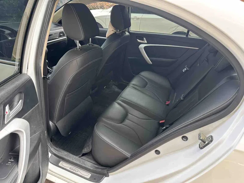 Geely Emgrand 2017 3-compartment Million 1.5L Manual Upward Edition — photograph 5
