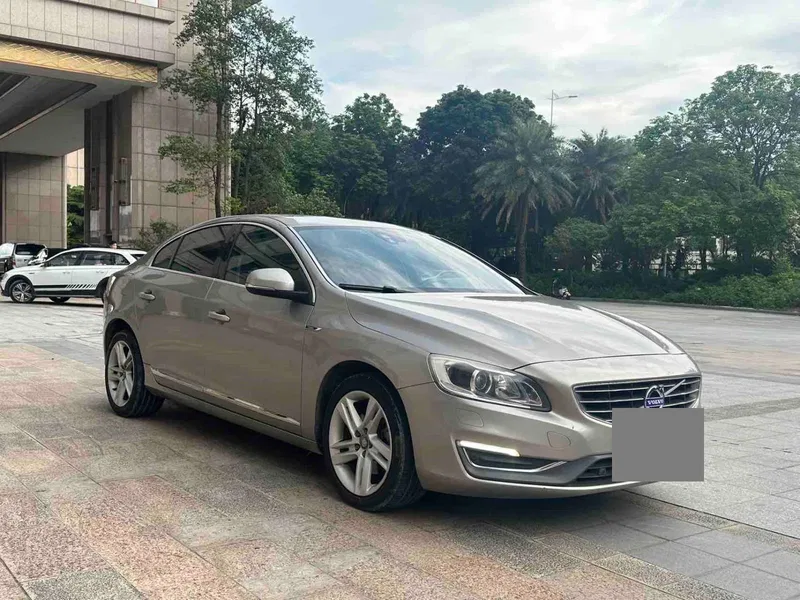 Volvo S60 2015 S60L T5 Zhiyu Edition — photograph 3