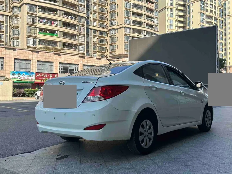 Hyundai Reina 2013 3-compartment 1.4L Automatic Standard GL — photograph 7
