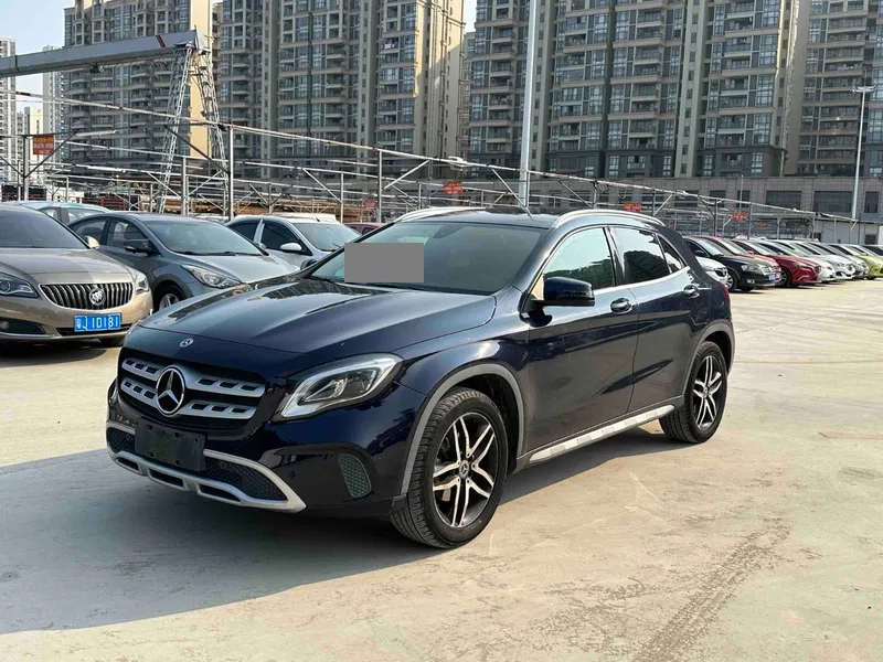 Mercedes-Benz GLA Class 2017 GLA 200 Fashion — photograph 1