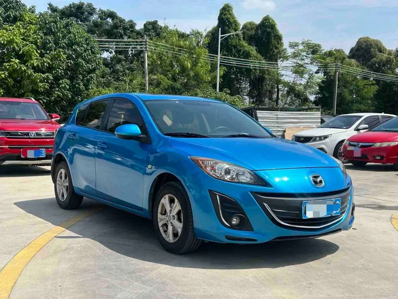 Mazda Mazda 3 Star Aveo 2015 hatchback 1.6L Auto Elite — photograph 3