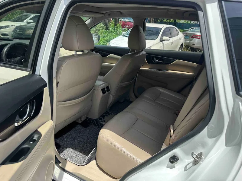 Nissan Qijun 2017 2.0L CVT Comfort Edition 2WD — photograph 4