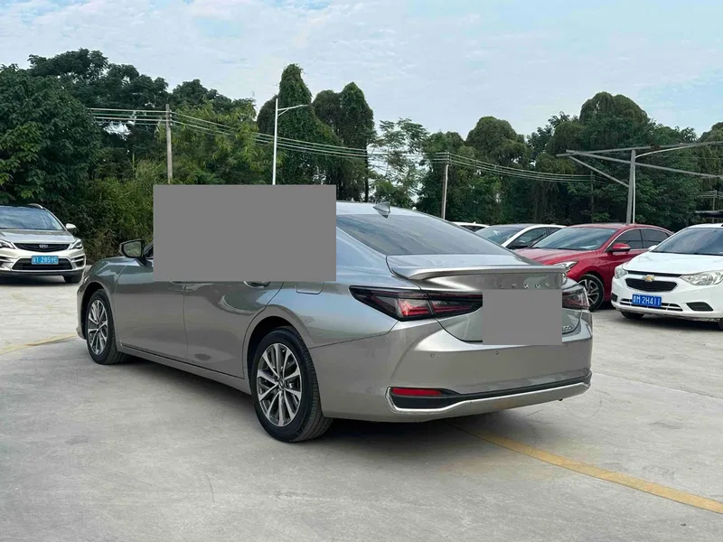 Lexus ES 2025 300h Premium Edition — photograph 7