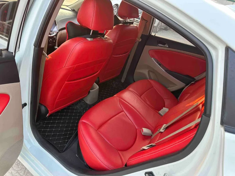 Hyundai Rena 2016 1.4L Automatic Intelligent GLS — photograph 5