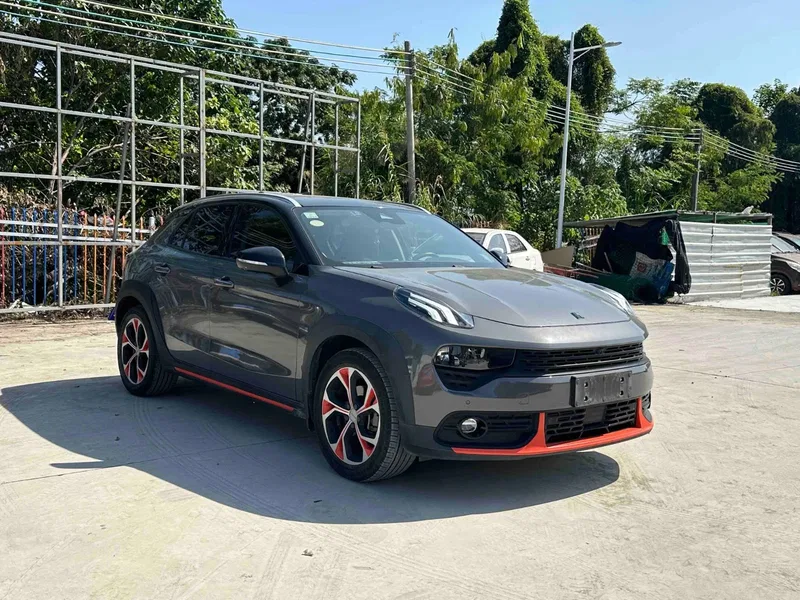 Lynk & Co 02 2019 1.5T DCT Two-Drive Pro Edition — photograph 3