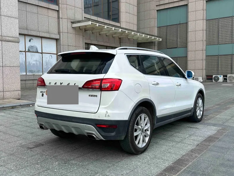 Haval H7 2016 Model, 2.0T Automatic, Two-Wheel Drive, Luxury Edition — photograph 9