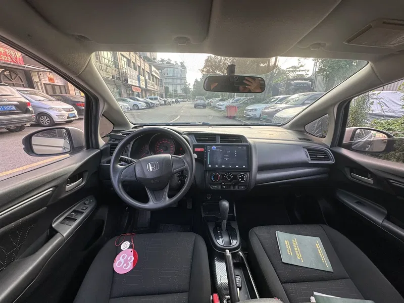 Honda Fit 2016 1.5L LX CVT Comfort Model — photograph 6