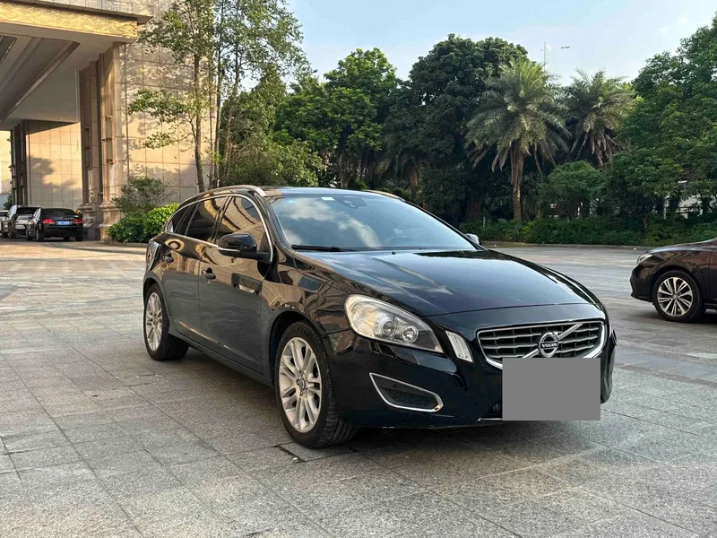 Volvo V60 2013 T5 Comfort Edition — photograph 3