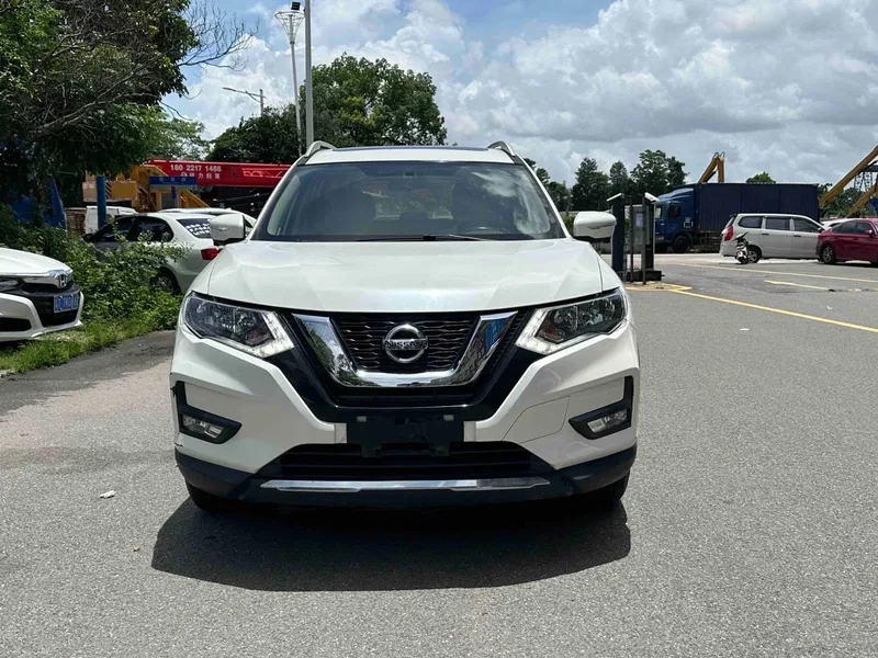 Nissan Qijun 2017 2.0L CVT Comfort Edition 2WD — photograph 2