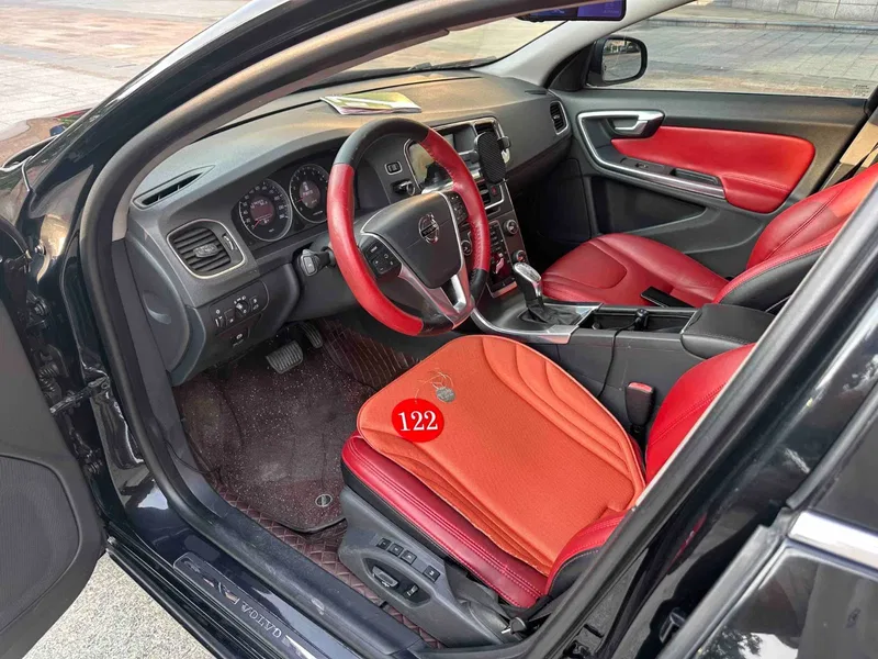 Volvo V60 2013 T5 Comfort Edition — photograph 4