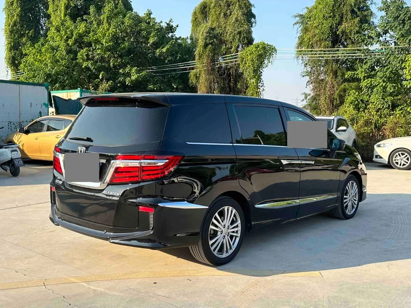 Honda Elysion 2016 2.4L Supreme Edition — photograph 9