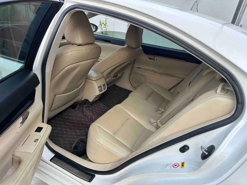Lexus ES 2013 300h Elite Edition — photograph 5