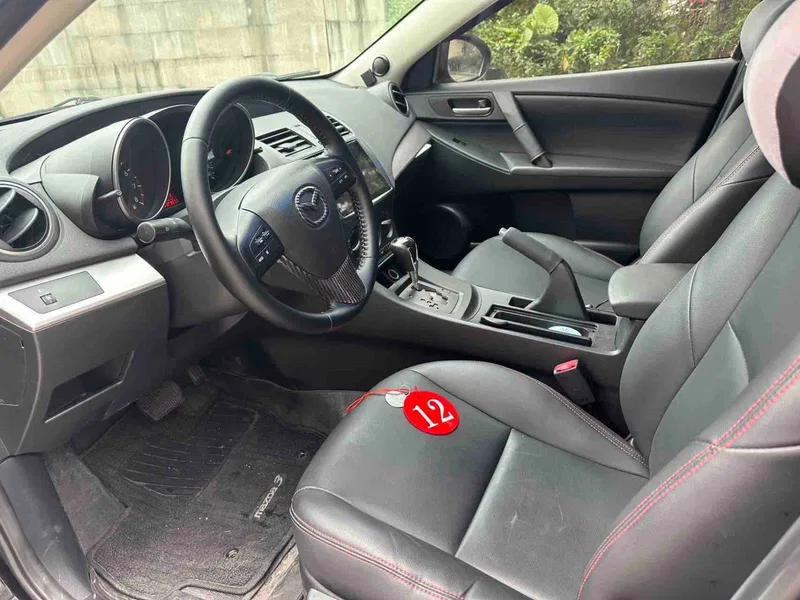Mazda Xingcheng 2013 3-compartment 1.6L Auto Elite — photograph 3