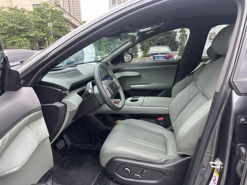 2024 Deepal S07 215Max EREV — interior photograph 5 of 9