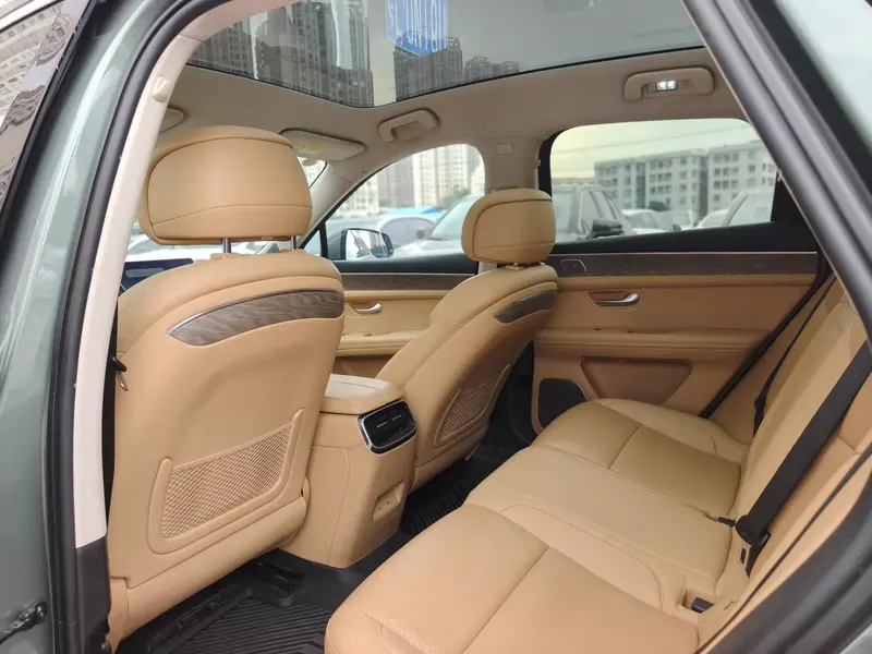 2022 AITO M5 EREV AWD Performance — interior photograph 4 of 9