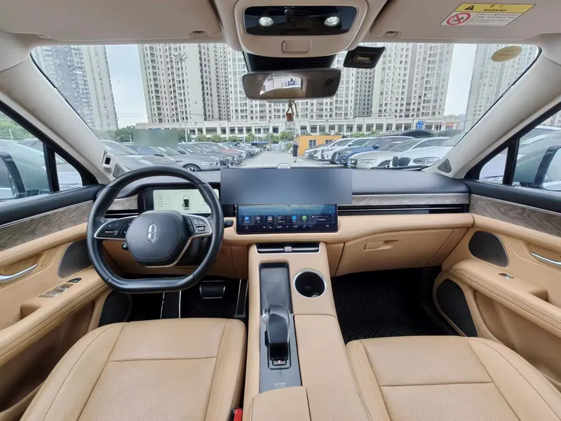 2022 AITO M5 EREV AWD Performance — interior photograph 5 of 9