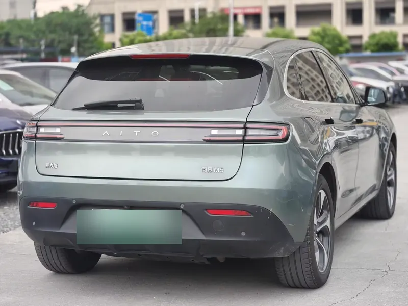 2022 AITO M5 EREV AWD Performance — exterior photograph 7 of 9