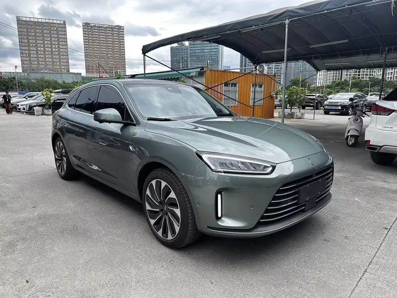 2022 AITO M5 EREV AWD Flagship, front three-quarter view