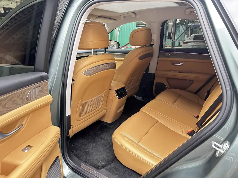 2022 AITO M5 EREV AWD Flagship — interior photograph 5 of 9