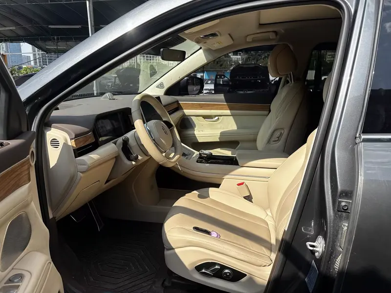 2024 AITO M7 1.5T ADAS AWD Max 6-seat — interior photograph 5 of 9